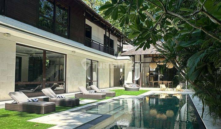 Stunningly designed Freehold Villa in the prestigious of Seminyak...600 meters to Petitenget beach and this newly renovated villa is ideal for events of up to 100 people and weddings of up to 80 people seated  1