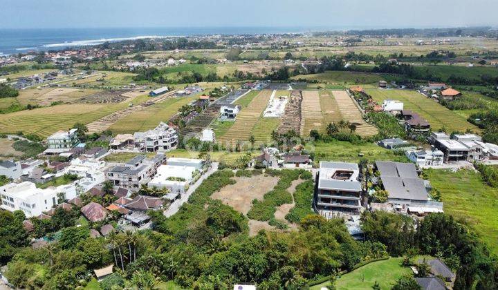 Rare plot of land only 800 meters from Lyma Beach and Pererenan Beach, Canggu... Luxurious villa area environment  2