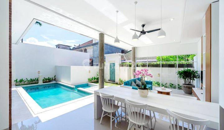 Brand new modern villa ,perfectly located in Berawa Canggu....walking distance to Cafes and restaurants..5 minutes drive to Atlas beach Fest and Finns Beach club  2