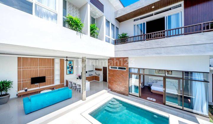 Brand new modern villa ,perfectly located in Berawa Canggu....walking distance to Cafes and restaurants..5 minutes drive to Atlas beach Fest and Finns Beach club  1