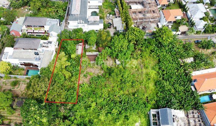 700m2 land on Jalan Suka Merta, Sanur...400 meters to Mertasari Beach, Sanur..Quiet and comfortable location, very suitable for building a villa or guest house  2