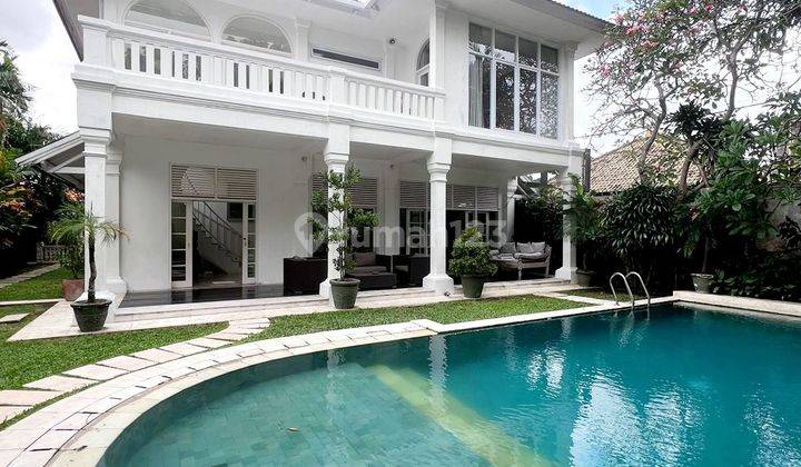 Beautiful villa at Jalan Batubelig Seminyak...5 minutes to Batubelig beach and to Berawa Canggu area  1