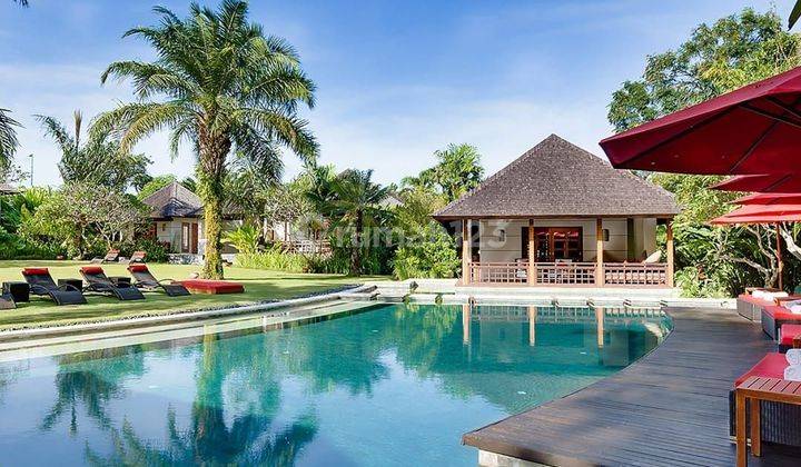 Beautiful villa contemporary tradisional Bali style living with Tennis court at Berawa Canggu...near to Berawa beach , Atlas Beach Fest , Canggu Club  2