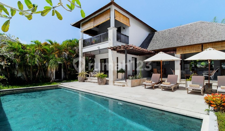 Cheap... Beautiful Villa with Tropical Style in Pecatu Uluwatu, Jimbaran... 10 Minutes to GWK, Padang Padang Beach, and New Kuta Golf... 12 Minutes to Bingin Beach. Cheap... Beautiful Villa with Tropical Style in Pecatu Uluwatu, Jimbaran... 10 Minutes to GWK, Padang Padang Beach, and New Kuta Golf... 12 Minutes to Bingin Beach.