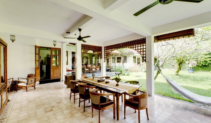 Villa Dengan Halaman Dan Kebun Yang Luas Di Bumbak Umalas ..2 Menit Ke Liga Tennis ,4 Menit Ke Sekolah Internasional Pproeducation Dan 6 Menit Ke Nook Umalas  2