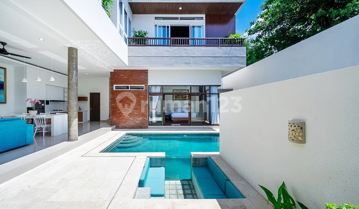 Turun Harga ...Modern Style Villa ,Perfectly Located In Berawa Canggu....Walking Distance To Cafes And Restaurants..5 Minutes Drive To Atlas Beach Fest And Finns Beach Club
