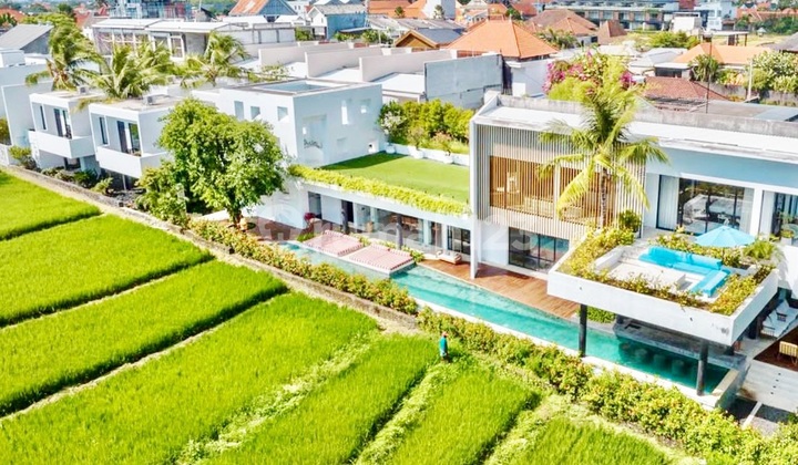 Luxury Western Architectural Design Villa dengan View Sawah dan Fitness Room serta Open Air Family Cinema Area di Berawa Canggu ... 750 Meter ke Atlas Beach Fest 2
