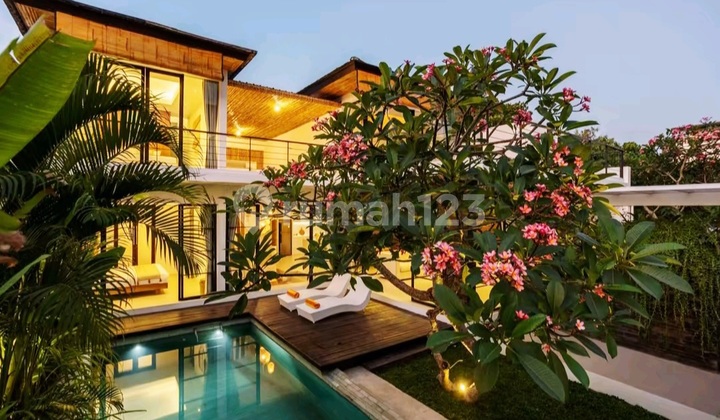 Villa Cantik di Batu Bolong , Canggu ..200 Meter ke Desa Kitsune , 300 Meter ke Pantai Batu Bolong Canggu dan 500 Meter ke Gigi Susu 2