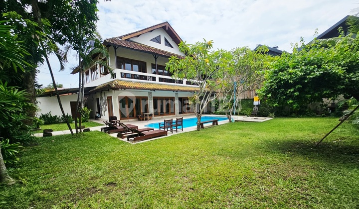 Tropical Classis Minimalis Style di Umalas Lestari...Jalan Kaki ke Amare Padel Umalas , 4 Menit ke Jumanji Bali ,5 Menit ke Nook Umalas dan Sekolah Internasional Proeducation serta Lycèè Francais De Bali Tropical Classis Minimalis Style di Umalas Lestari...Jalan Kaki ke Amare Padel Umalas , 4 Menit ke Jumanji Bali ,5 Menit ke Nook Umalas dan Sekolah Internasional Proeducation serta Lycèè Francais De Bali