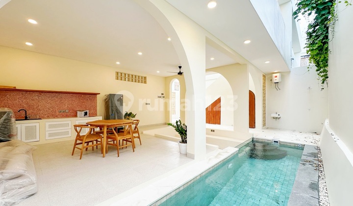 Villa Baru Modern Mediteranean Style Di Area Jalan Batan Kangin , Padonan Canggu ...15 Menit Ke Atlas Beach Club Dan 13 Menit Ke Pantai Batubolong Villa Baru Modern Mediteranean Style Di Area Jalan Batan Kangin , Padonan Canggu ...15 Menit Ke Atlas Beach Club Dan 13 Menit Ke Pantai Batubolong