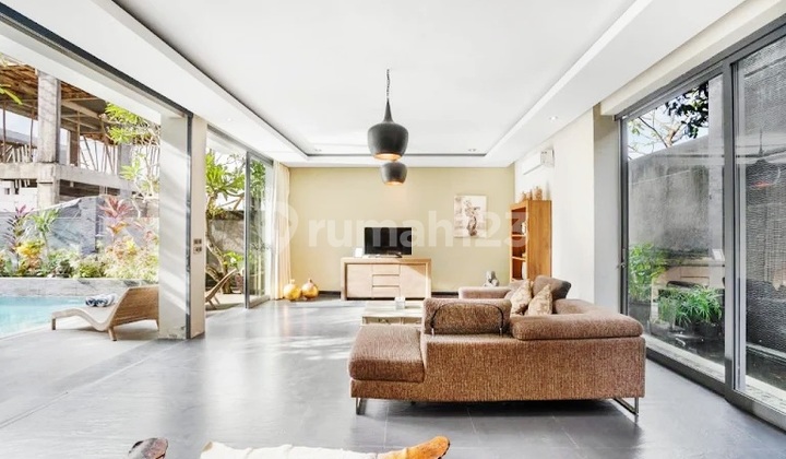 Modern Stylish Villa in Tumbak Bayuh, Pererenan Canggu... 950 Meters to Torst Coffee, 8 Minutes to The Woods and St. Ali... 10 Minutes to Pererenan Beach 2