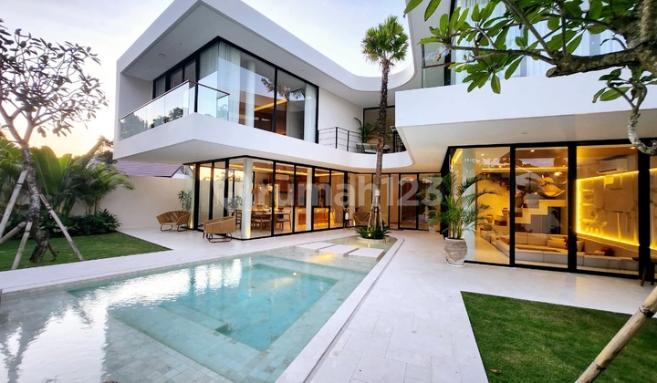 Turun Harga ..Villa Baru Mewah Modern Style di Umalas...Dekat ke Sekolah Internasional French dan Pro Ed Global serta 15 Menit ke Seminyak dan Canggu Area