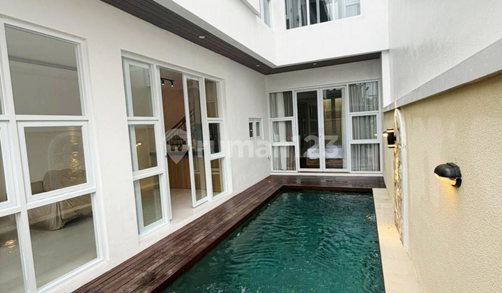 New Modern Mediterranean Style Villa in Semat, Berawa Canggu.. Close to Finns Beach Club, Atlas Beach Club, and Berawa Beach.