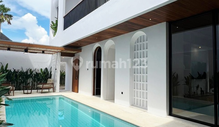 Villa Cantik Luxury Dengan Lokasi Strategis Dan Langka Di Area Pantai Tanah Barak , Batu Bolong Canggu...jalan Kaki Ke Pantai Batu Bolong Dan Echo Beach