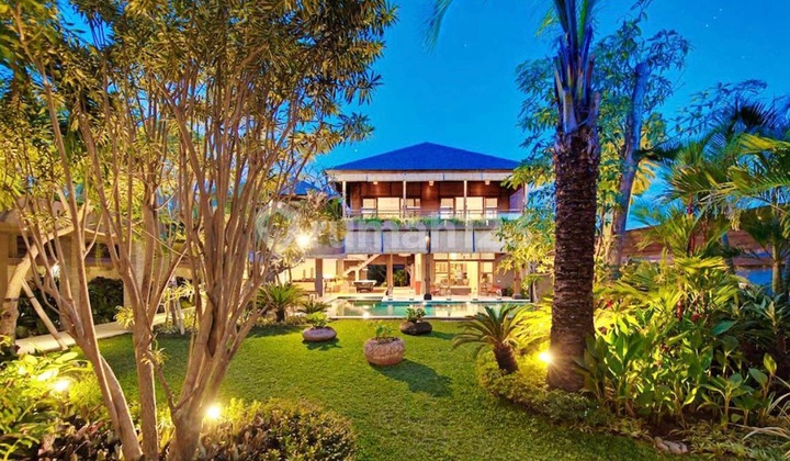 Luxury Villa Tropical Minimalis Style At Central Seminyak ...500 Meter ke Hotel Royal Beach Seminyak dan 600 Meter ke Seminyak Beach 2