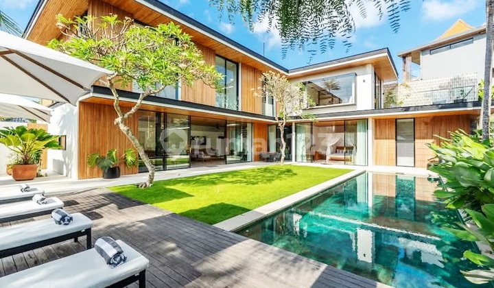 Turun Harga ...2 Unit Villa With Modern Style At Central Berawa Canggu ..650 Meter ke Atlas Beach Club , 5 Menit ke Internasional School Montessori Bali