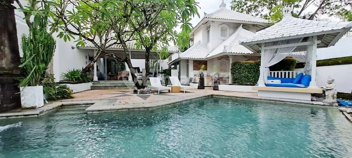 Turun Harga ...villa Cantik Di Kerobokan Dekat Seminyak Dan Dekat Umalas...5 Menit Ke Pison Seminyak Turun Harga ...villa Cantik Di Kerobokan Dekat Seminyak Dan Dekat Umalas...5 Menit Ke Pison Seminyak