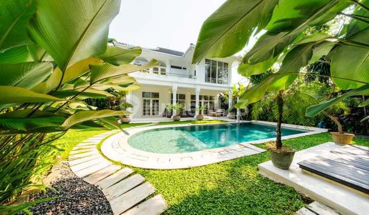 Turun Harga / Drop Price ...Beautiful Villa At Jalan Batubelig Seminyak...5 Minutes To Batubelig Beach And To Berawa Canggu Area Turun Harga / Drop Price ...Beautiful Villa At Jalan Batubelig Seminyak...5 Minutes To Batubelig Beach And To Berawa Canggu Area