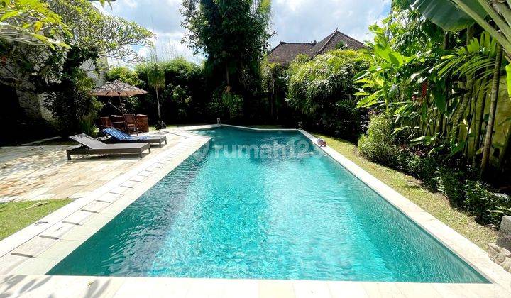 Beautiful Villa With Large Garden At Berawa Canggu...4km To Berawa Beach  , 2,5km To Finns Beach Club  1