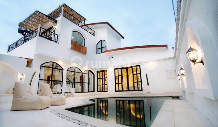 Villa Baru Modern Minimalist Style dengan Rooftop Ocean View di Ungasan , Jimbaran ...6 Menit ke Palmilla Beach Club , 10 Menit ke Savaya Beach Club dan 17 Menit ke Pantai Pandawa 2