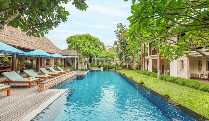Amazing Luxury Villa At Area Jalan Lebak Sari , Central Seminyak ...300 Meter ke 32Do Bali , 500 Meter ke Kajin Japanese Restaurant dan 850 Meter ke Shishi Night Club