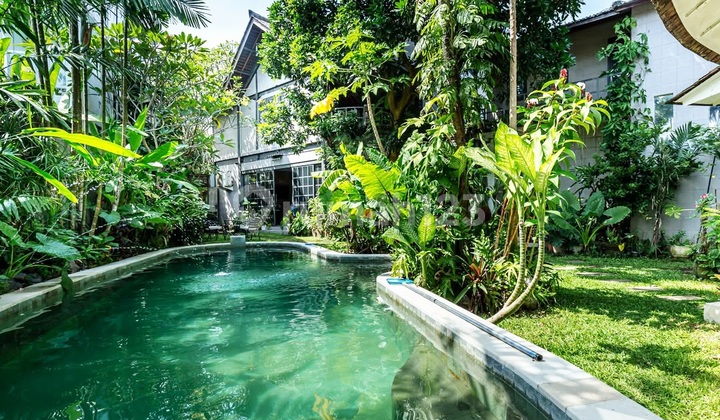 Rumah Style Villa Dengan Taman Yang Luas Dan Dengan 6 Kamar Tidur Di Kerobokan Dekat Seminyak Rumah Style Villa Dengan Taman Yang Luas Dan Dengan 6 Kamar Tidur Di Kerobokan Dekat Seminyak