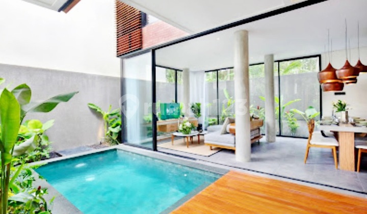 Tropical Modern Minimalist Style Villa within a Gated Community System in Kedewatan, Ubud. 400 meters to Pepito Supermarket, 3 minutes to Nasi Ayam Kedewatan, and 15 minutes to Pison Unud. 2