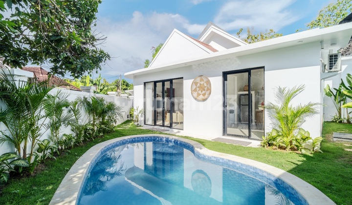 Villa Cantik Modern Minimalist Style di Area Cluster Onegate System di Taman Mumbul , Nusa Dua ..15 Menit ke Apurva Kempinski dan Dekat Pintu Toll