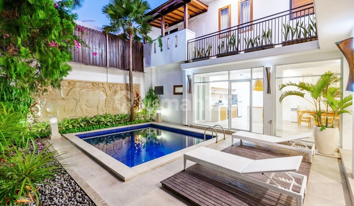 Modern Minimalist Villa in Central Batu Bolong, Canggu ... 450 Meters to Batu Bolong Beach, 600 Meters to Gigi Susu, and 750 Meters to Old Mans 2