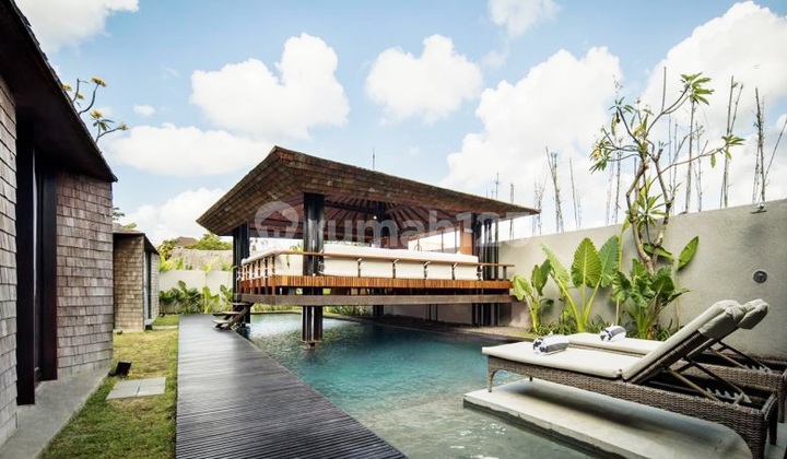 Tropical Modern Minimalis Style Villa di Nelayan Canggu Dekat Batu Bolong ..400 Meter ke Pantai Nelayan , 800 Meter ke Gigi Susu dan Old Mans Bar , serta 850 Meter ke The Lawn Beach Club Batubolong 2