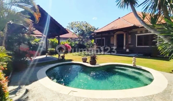 Villa Cantik di Area Jalan Sekuta , Sanur ...2 Menit ke Simply Padel , 4 Menit ke Naughty Nuris Sanur dan 5 Menit ke Pantai Mertasari Sanur 2