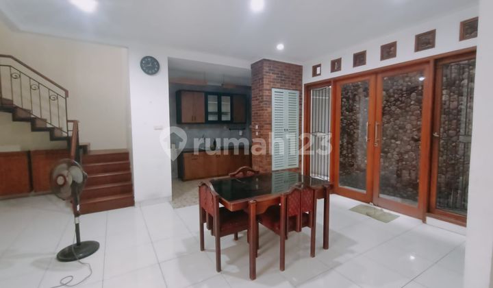 Rumah Disewakan di Tebet 2