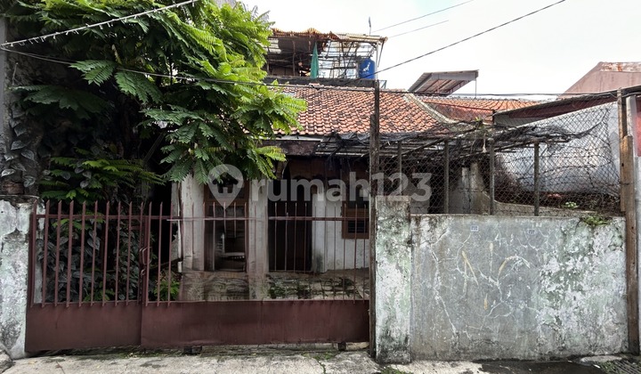 Dijual Rumah Hitung Tanah Akses Jalan 1 Mobil. Lokasi Sangat Strategis  2