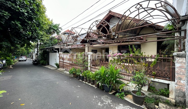 Rumah Dijual Depan Taman 2
