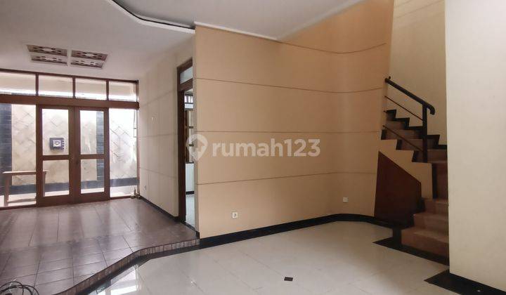 Rumah Disewakan Di Tebet 2