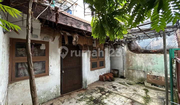 Dijual Rumah Hitung Tanah Akses Jalan 1 Mobil. Lokasi Sangat Strategis 