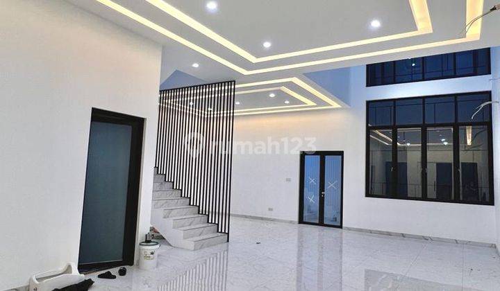 Rumah Pluit 200m, 3.5 Lantai, Minimalis, Ceiling Tinggi, Sirkulasi Udara Cahaya Bagus 1