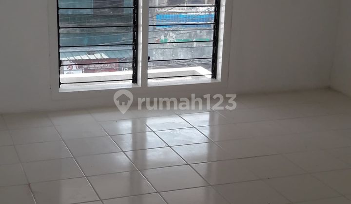 Rumah Soho Taman Sari Ada Garasi Mobil Kosongan Rapi 2