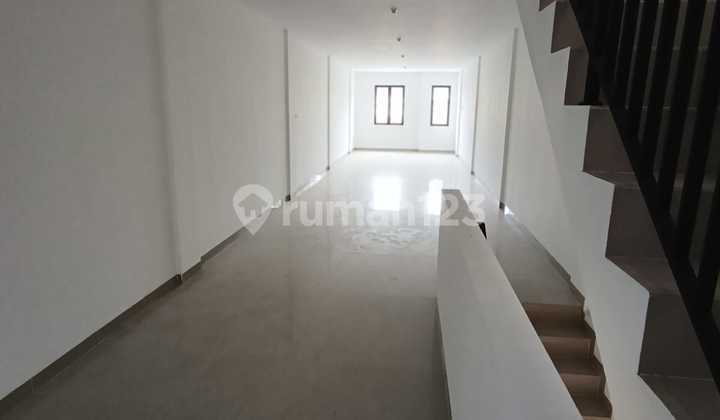 Ruko Jelambar 4 Lantai Ada Tempat Parkir Kondisi Baru