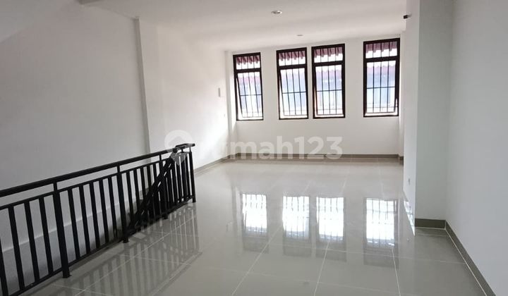 Ruko Pik 2 Bangunan Kokoh 3.5 Lantai Cocok Buka Usaha