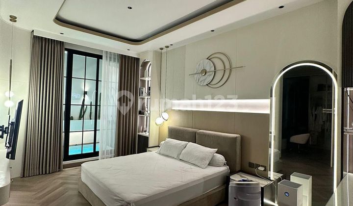 Luxurious 3-Story Newly Built Ready-to-Occupy Kelapa Gading House Luxurious 3-Story Newly Built Ready-to-Occupy Kelapa Gading House