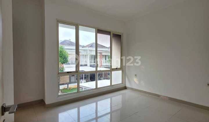 Ivory Serpong House  LT 7x15 Empty Neat Ready to Live In