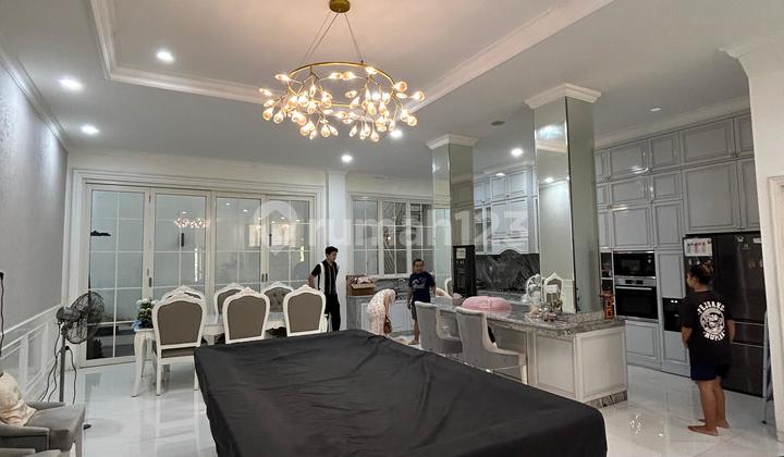 Rumah Mediterania Boulevard Katamaran Indah 8X25m, Sudah Renovasi, Semi Furnish Mewah