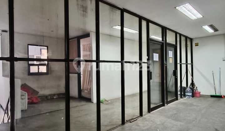 Room 2 Office Unit Pluit Size 5x20 Position on Main Road and Near Mall