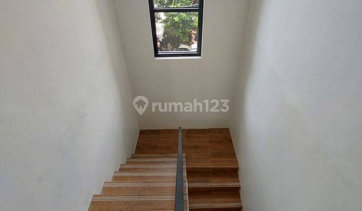 Rumah Cantik Di Jagakarsa 2 Lantai Dalam Cluster Dijual Cepat,shm 9