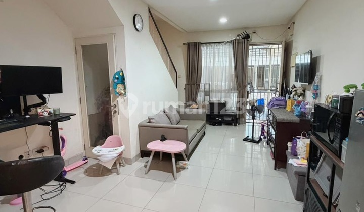 Rumah Golflake Residence Semi Furnished