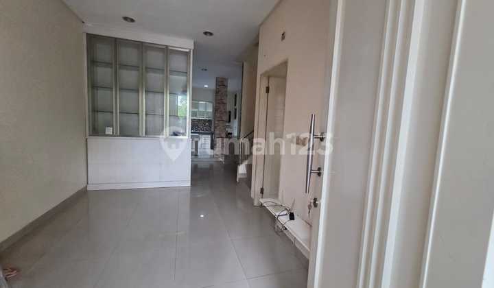 Golf Lake Cluster San Lorenzo House, West Cengkareng, Jakarta