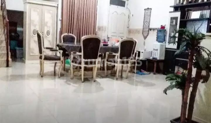 Manyar Indah Row House, 4 Car Road, One Step to Merr and Mall. Manyar Indah Row House, 4 Car Road, One Step to Merr and Mall.