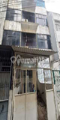 Dijual Cepat Ruko di Gajah Mada. Luas 4X15m