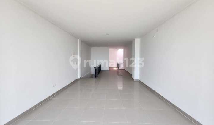 For Sale Fast Strategic Shop House, Facing Main Road